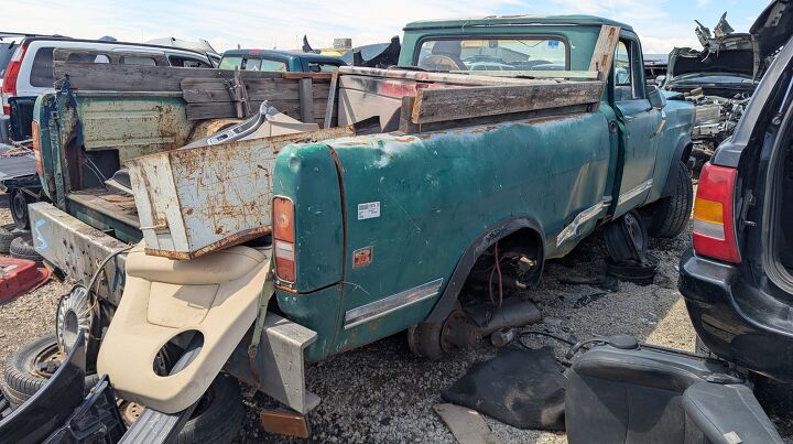junkyard find 1975 international harvester 200 4x4 pickup