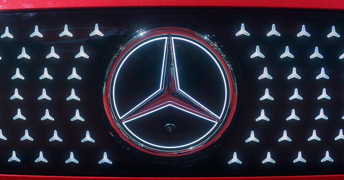 Congress Places Mercedes-Benz and Volvo in Awkward Position