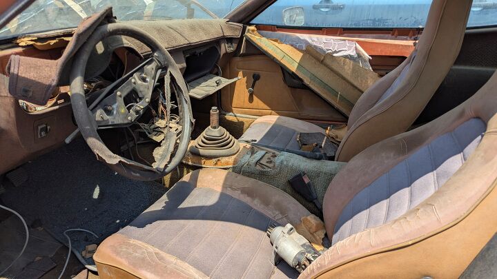 junkyard find 1977 porsche 924