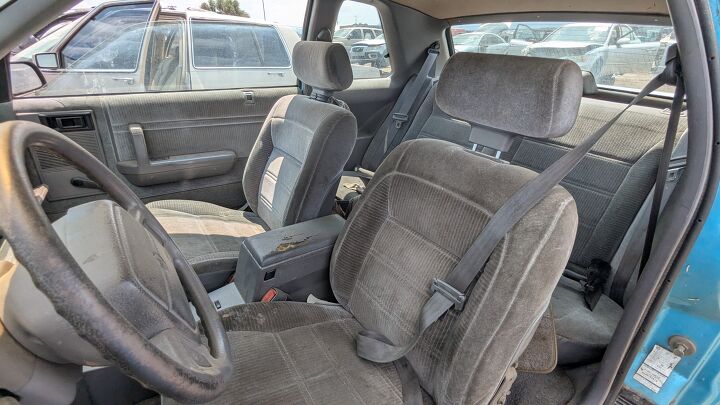 junkyard find 1992 plymouth sundance duster