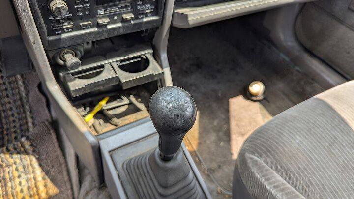 junkyard find 1992 plymouth sundance duster