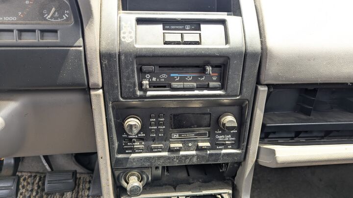 junkyard find 1992 plymouth sundance duster