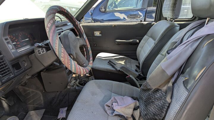 junkyard find 1992 mazda b2200 se 5 cab plus