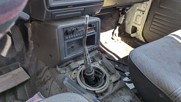 junkyard find 1992 mazda b2200 se 5 cab plus