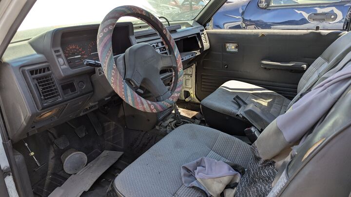 junkyard find 1992 mazda b2200 se 5 cab plus