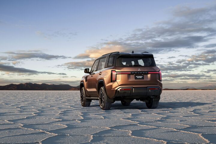 mitsubishi reveals new pajero suv in japan