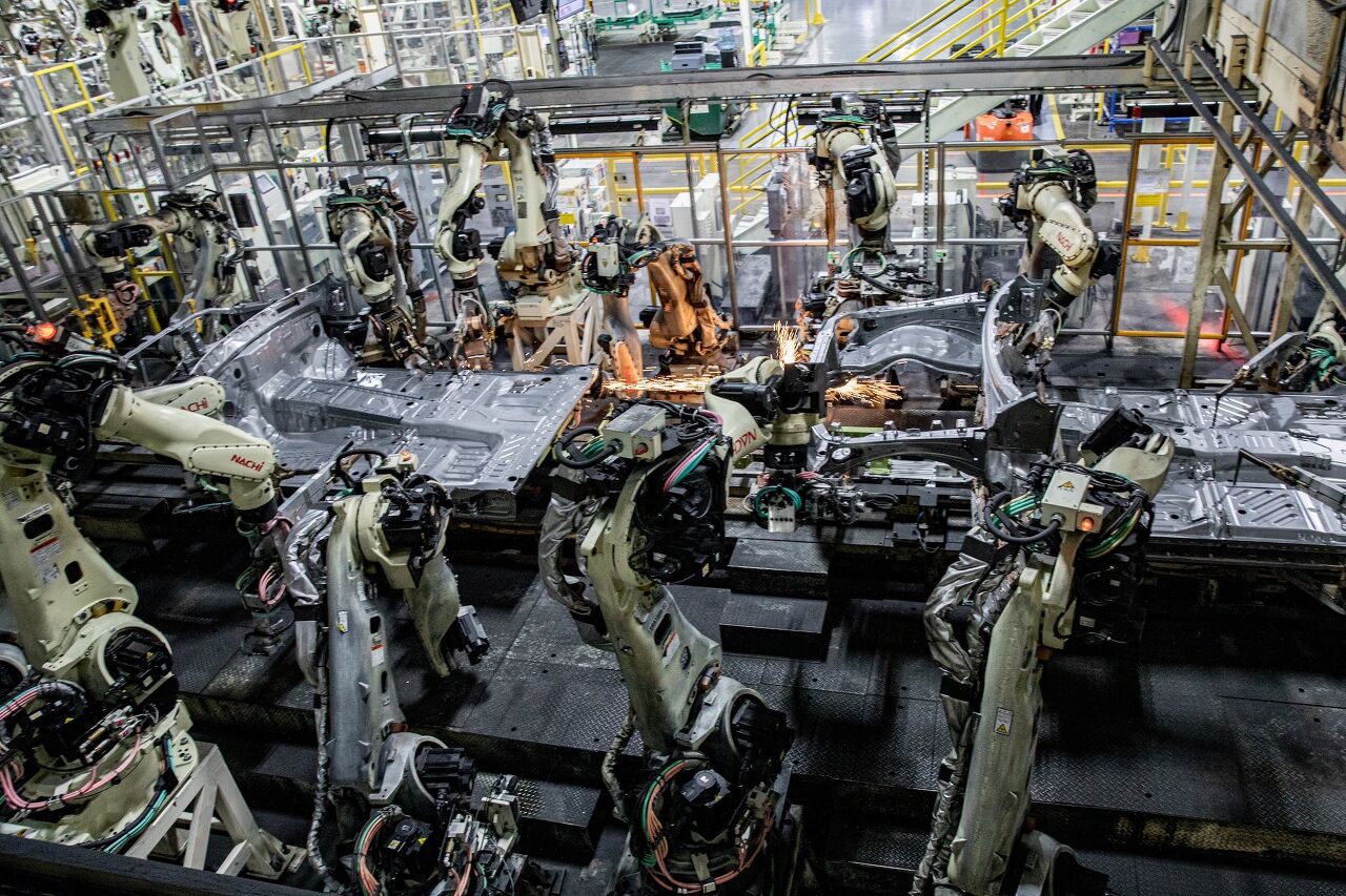 question of the day robots or humans as new vehicle builders
