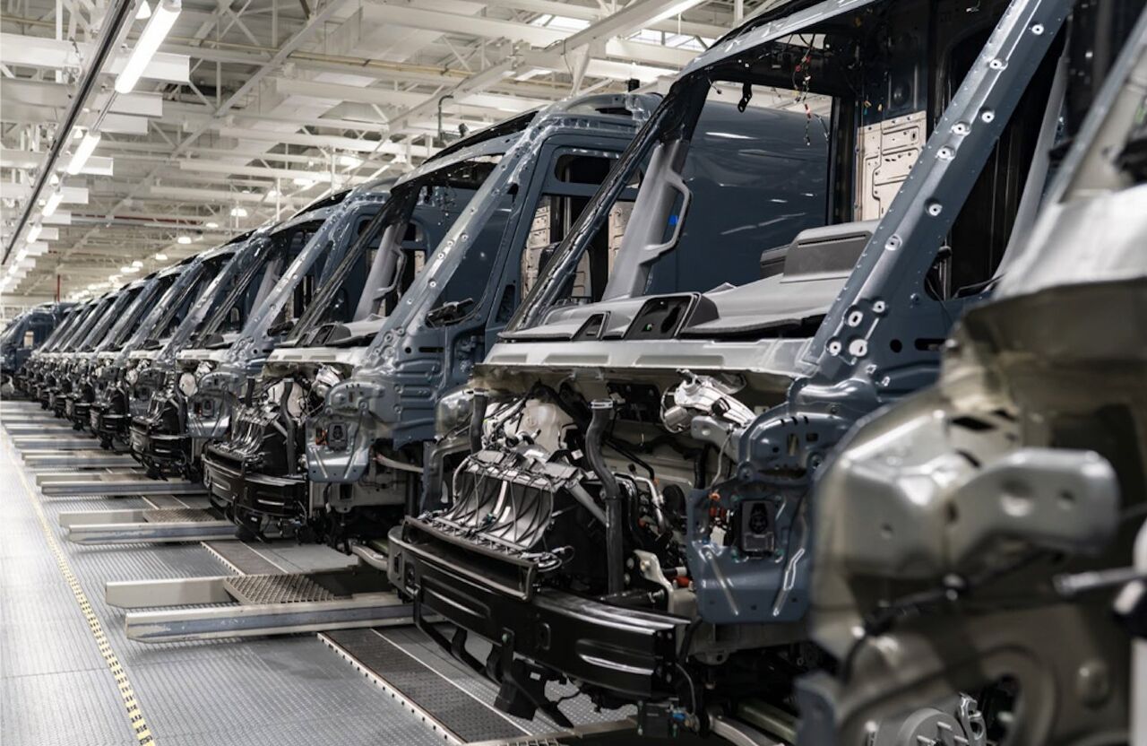 rivian s amazon van gets 710 hp awd 30 more range